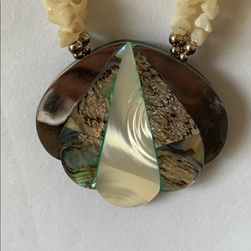 Shell Necklace - Picture 2 of 7